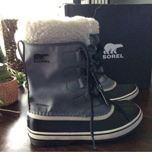 Sorel winter boots size 5 women's brand new with tags.